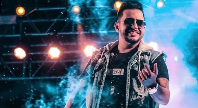Cantor sertanejo Kleber, da dupla com Kaue, morre de Covid-19 aos 37 anos
