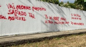 Pichações de facção em cemitério ameaçam prefeito no Ceará