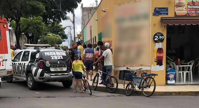 Homicídio à bala em praça pública no Juazeiro agora há pouco