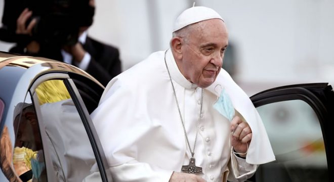 Papa Francisco é internado em Roma para cirurgia no intestino