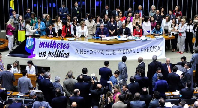 Reforma pode criar reserva de 15% das vagas para mulheres no Legislativo