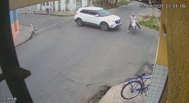 Veja imagem de acidente em Juazeiro deixando enfermeira do HRC ferida