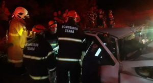 Duas vítimas presas às ferragens de acidente são resgatadas com vida em Tauá