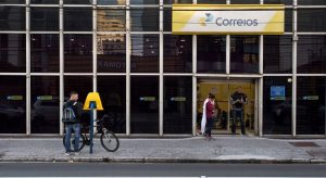 Ceará aguarda nota técnica para definir normas de vacinação de bancários e profissionais dos Correios