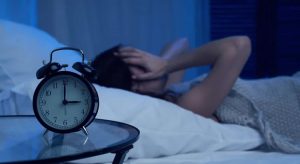 Insônia atinge seis a cada dez mulheres na menopausa, aponta estudo