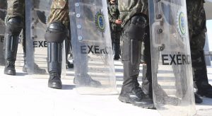 Dinheiro destinado ao SUS contra a Covid-19 bancou gastos de militares