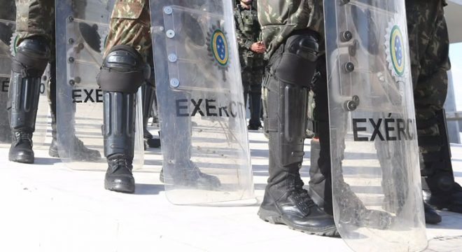 Dinheiro destinado ao SUS contra a Covid-19 bancou gastos de militares