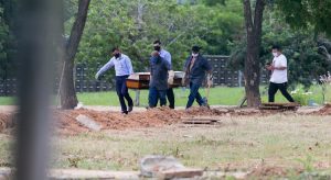 Óbitos por Covid-19 caem 93% no Ceará em um mês, mas especialista alerta para terceira onda