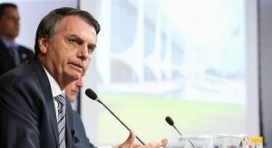 'Ou fazemos eleições limpas no Brasil ou não temos eleições', diz Bolsonaro