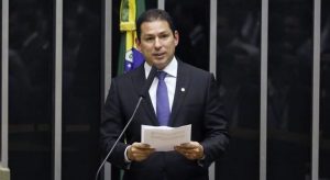 Criticado por Bolsonaro, vice da Câmara analisa pedidos de impeachment