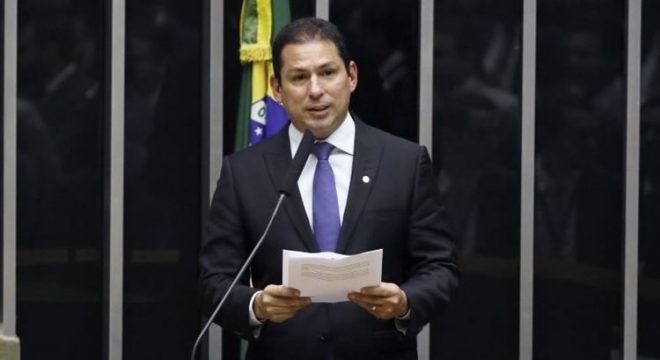 Criticado por Bolsonaro, vice da Câmara analisa pedidos de impeachment