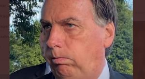 Bolsonaro tem dificuldades para falar por conta de persistente crise de soluço