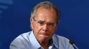 Guedes diz que famílias mais pobres são favorecidas no turismo com dólar a R$ 5