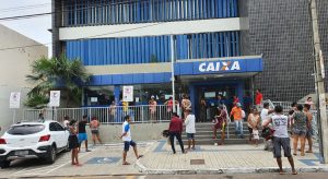 Governo corta auxílio emergencial de 2 milhões de pessoas ao longo do ano