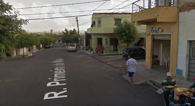 Assaltos em lanchonete e mercantil no Juazeiro, além de furtos em duas residências