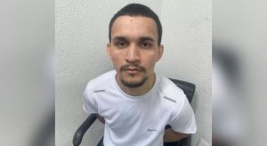 Traficante membro de facção criminosa é preso em casa abandonada