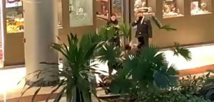 Mulher é assassinada em roubo a loja de shopping em Fortaleza