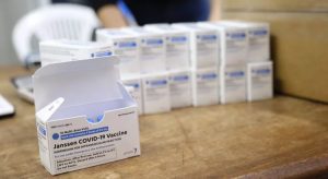 Ceará recebe 377 mil doses de vacinas da Pfizer, AstraZeneca e Janssen até sábado