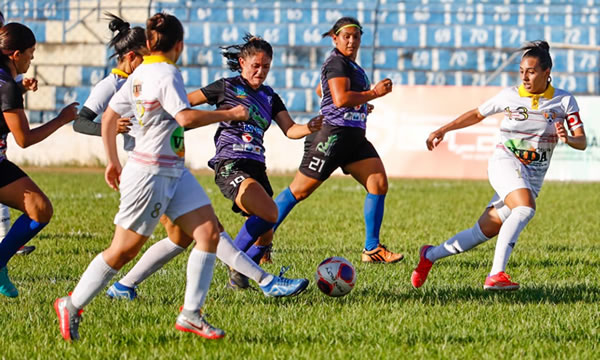 Rodada com goleadas na Copa Replay de Futebol Feminino