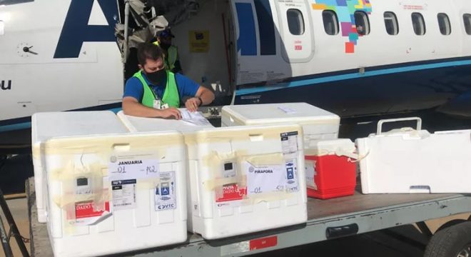 Ceará recebe novos lotes com 176.260 doses de vacinas contra a Covid-19 nesta quarta