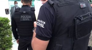 Polícia cumpre mandados contra suspeitos de fraudar tornozeleiras eletrônicas no Ceará