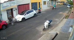 Ladrão arrasta mulher em rua de Juazeiro para tomar sua bolsa