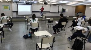 Escolas e universidades privadas do Ceará retomam aulas presenciais a partir desta segunda