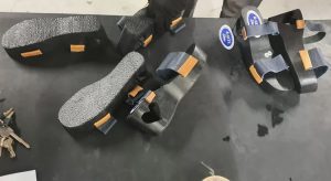 PF apreende cocaína escondida em solados de tamancos no aeroporto de Fortaleza