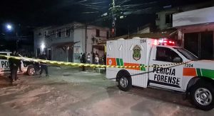 Um homem é morto e três pessoas são baleadas em bar