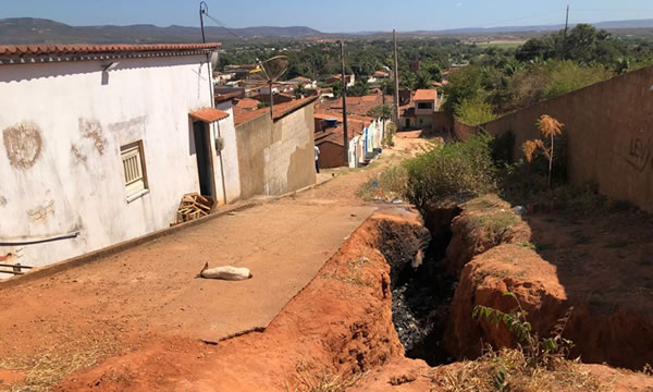 Moradores apontam problemas e reclamam de descaso com o bairro Muriti, em Crato