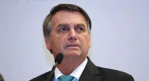 Bolsonaro culpa estados pela alta do gás e da gasolina em evento ao lado do governador do Amazonas