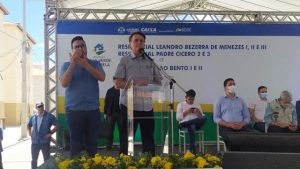 Jair Bolsonaro participa da cerimônia de entrega dos residenciais do Casa Verde e Amarela em Juazeiro do Norte