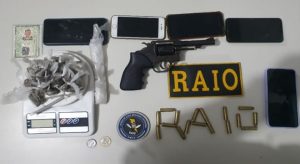 Raio apreende revólver e maconha no Icó