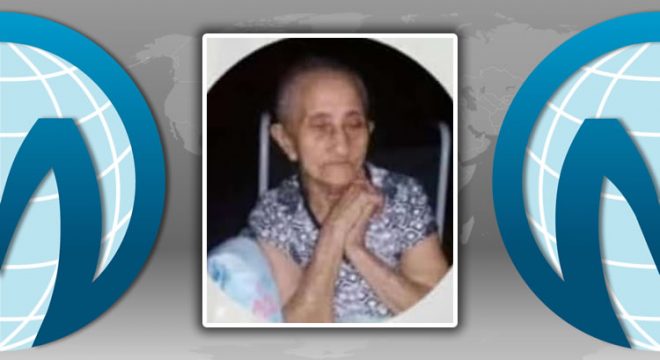 Corpo de idosa de 105 anos é velado na porta de igreja fechada em Icó