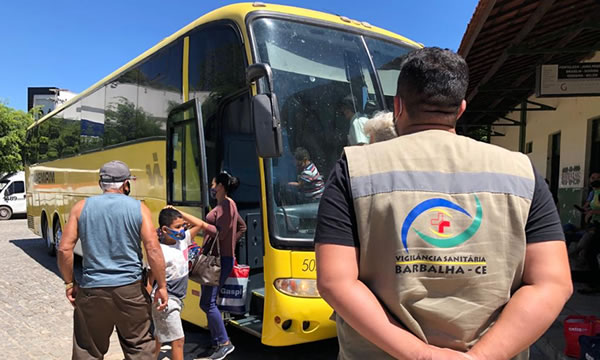 Passageiros são testados em rodoviária de Barbalha para evitar entrada da variante Delta