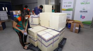 Ceará recebe 107 mil doses de vacina da Pfizer contra Covid-19