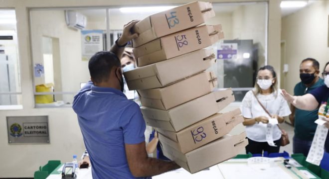 Urnas eletrônicas são entregues no Cartório Eleitoral de Missão Velha