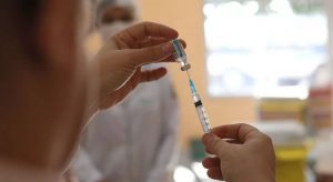 Ministério Público no Ceará entra na Justiça por aumento de remessa de vacina para Norte e Nordeste