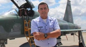Comandante da Aeronáutica procura Gilmar Mendes e nega apoio a golpismo