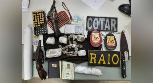 Operação Policial apreende maconha, armas, munições e motocicleta roubada com suspeitos de facção em Jaguaruana
