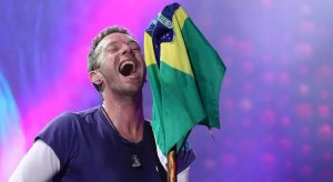 Banda Coldplay pede que governador Camilo Santana se comprometa a realizar 'ação climática histórica'
