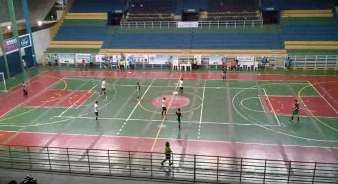 Três jogos abriram o 8° Campeonato Metropolitano do Cariri de Futsal