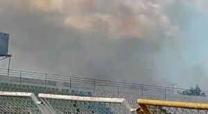 Show pirotécnico de torcida organizada causa incêndio em estádio municipal