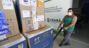 Ceará recebe mais 233 mil doses de vacinas contra a Covid-19 nesta terça