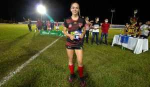 Sobrinha de Ronaldo Angelim marca gol que dá título da Copa Replay de Futebol Feminino ao R4