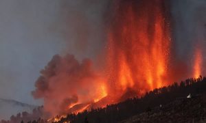 Erupção de vulcão nas Ilhas Canárias