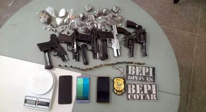 Polícia captura 5 suspeitos e apreende armas após confronto com criminosos no Ceará