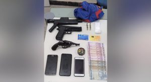 Operação prende assaltante em Juazeiro, recupera moto, objetos roubados e apreende armas