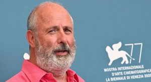 Morre Roger Michell, diretor de 'Um Lugar Chamado Notting Hill', aos 65 anos