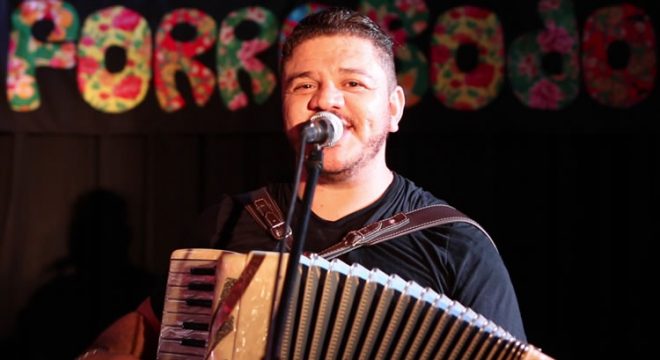 Fábio Carneirinho divulga novas informações sobre a busca pela sanfona furtada em Milão